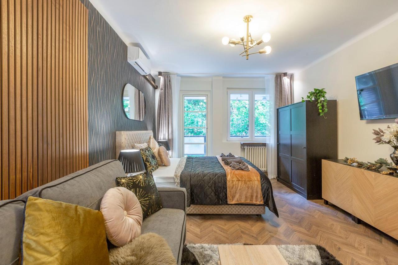 Stylish Quentin Apartment In The King Street Budapest Exterior photo