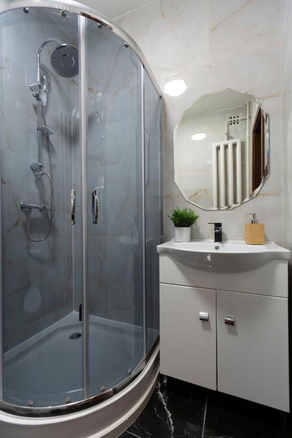 Stylish Quentin Apartment In The King Street Budapest Exterior photo